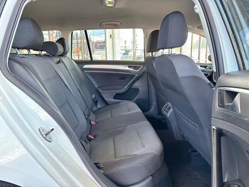 Used 2016 Volkswagen Golf S image 22