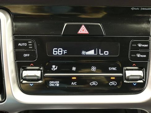 Used 2022 Kia Sorento S FWD image 26