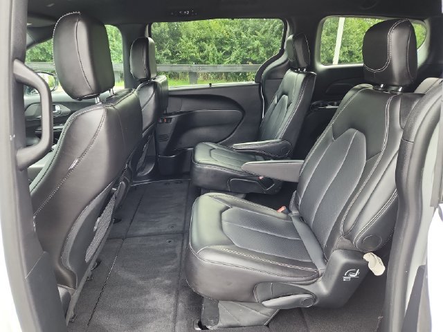 Used 2025 Chrysler Pacifica Select FWD image 25