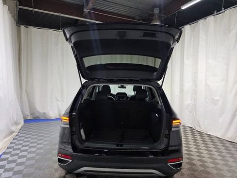 Used 2025 Volkswagen Taos SE w/ Panoramic Sunroof Package AWD/4WD image 37