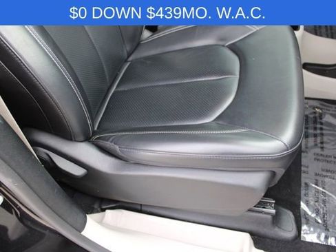 Used 2023 Chrysler Pacifica Touring-L image 20
