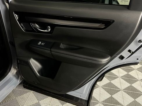 Used 2025 Honda CR-V EX-L image 32