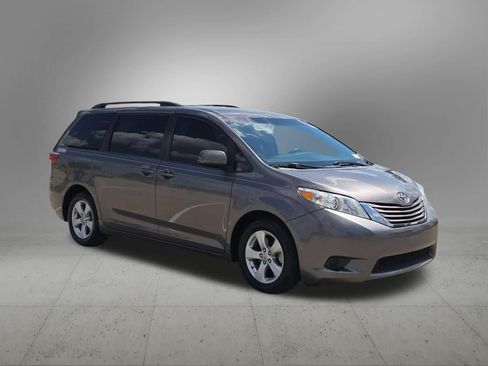 Used 2017 Toyota Sienna LE FWD image 8