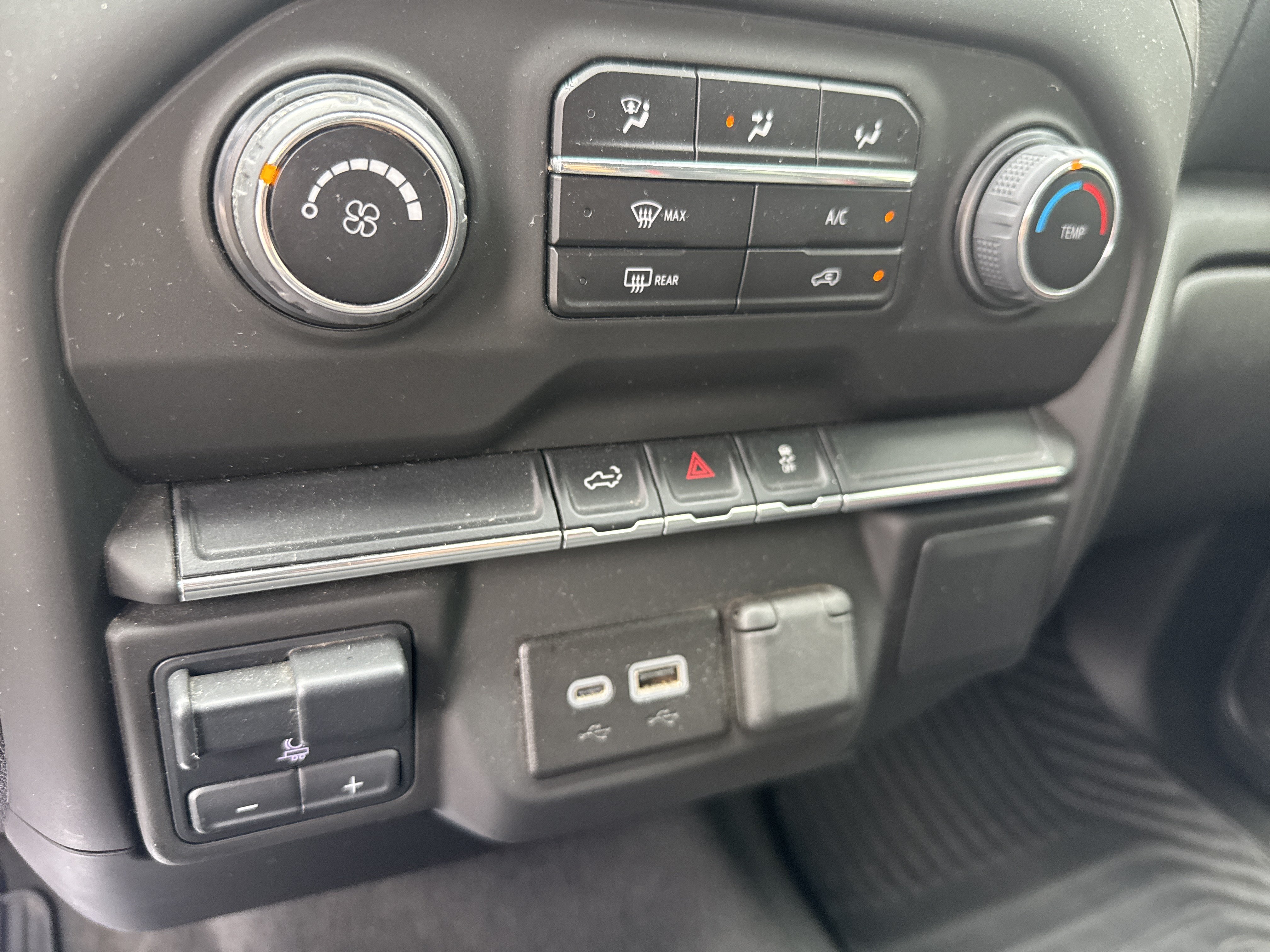 Used 2023 Chevrolet Silverado 2500 Custom w/ Custom Convenience Package AWD/4WD image 27