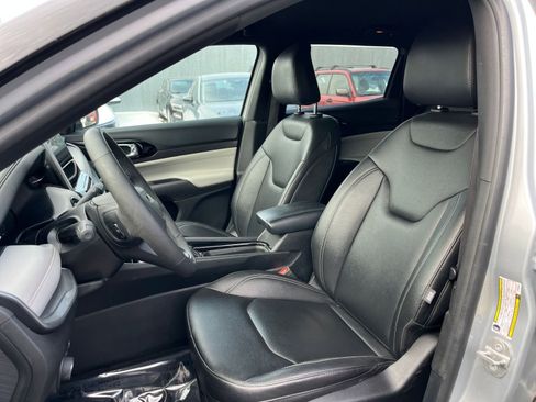 Used 2025 Jeep Compass Limited image 37