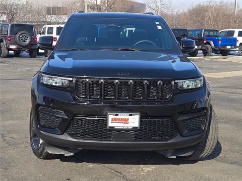 Certified 2025 Jeep Grand Cherokee Altitude image 5