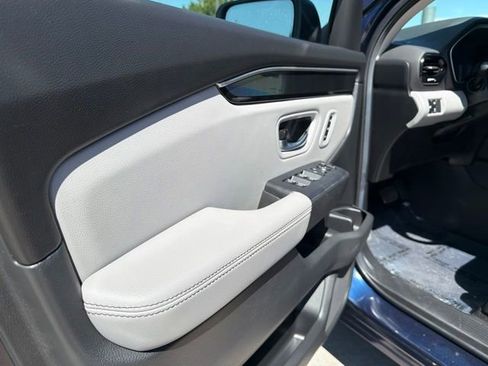 Certified 2025 Honda Pilot Elite image 9
