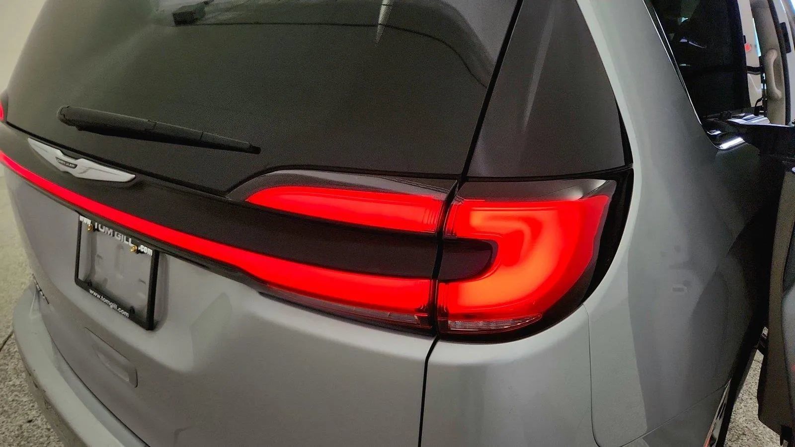 Used 2024 Chrysler Pacifica Touring-L FWD image 35