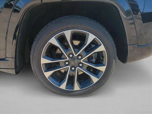 Used 2022 Jeep Grand Cherokee Overland w/ Luxury Tech Group IV image 20