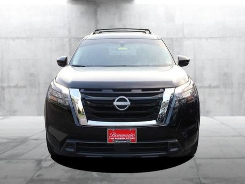 Certified 2025 Nissan Pathfinder SV w/ SV Premium Package AWD/4WD image 4