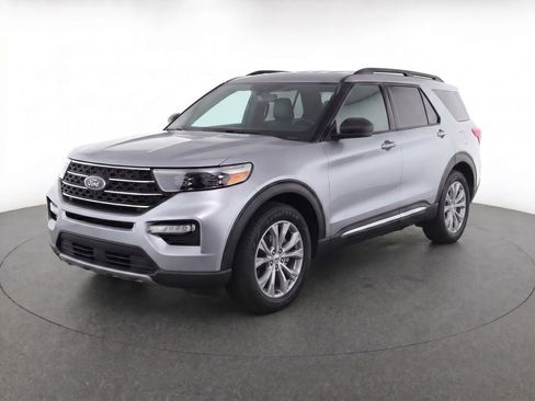 Used 2022 Ford Explorer XLT w/ Equipment Group 202A RWD image 3