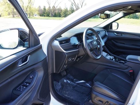 Certified 2023 Jeep Grand Cherokee L Laredo AWD/4WD image 14