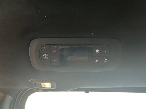 Used 2021 Chrysler Pacifica Pinnacle FWD image 25