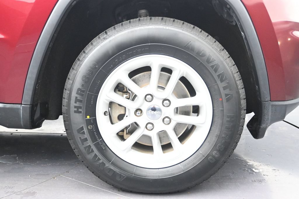 Used 2020 Jeep Grand Cherokee Laredo RWD image 9