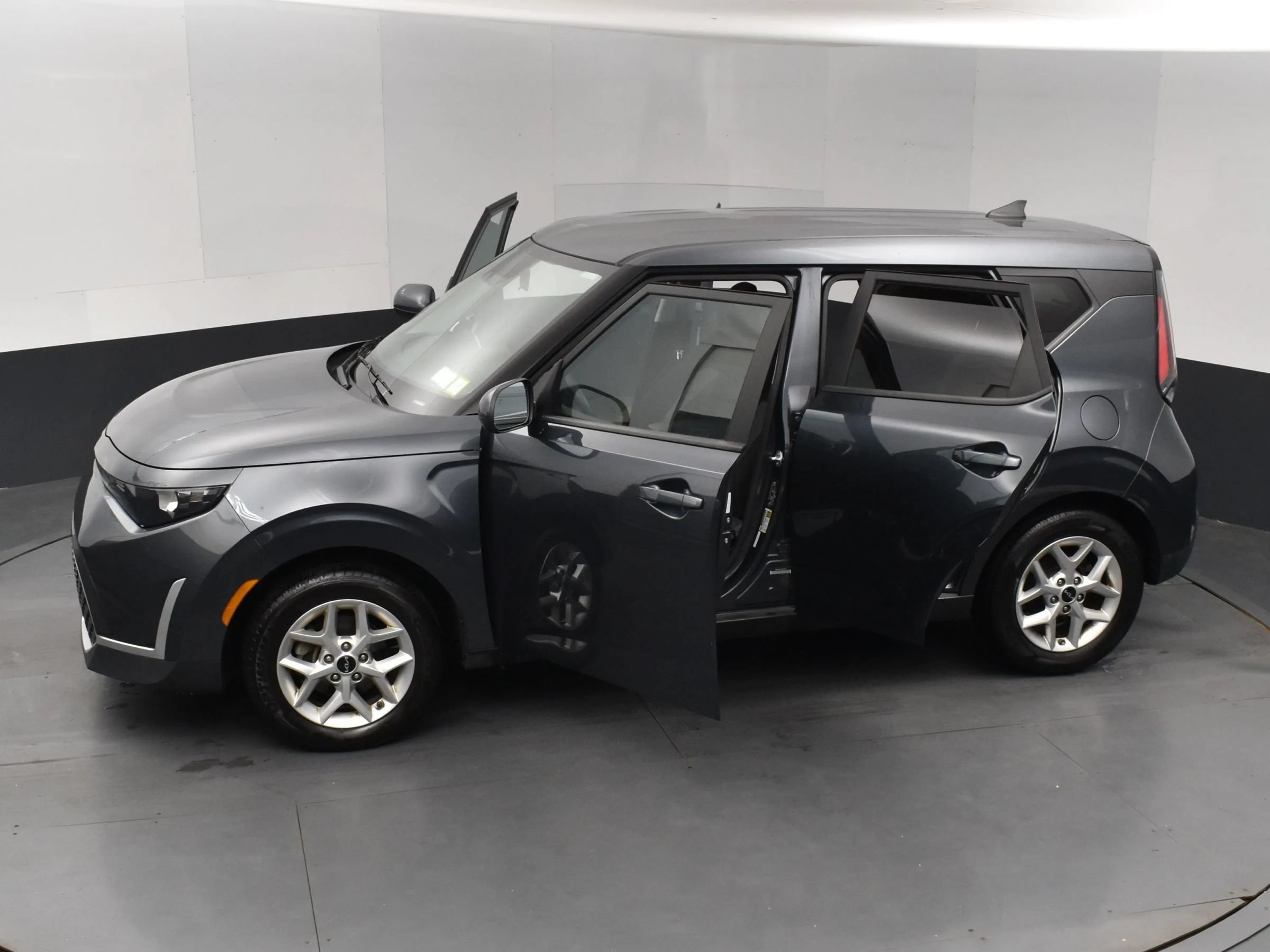 Used 2024 Kia Soul LX w/ LX Technology Package FWD image 7