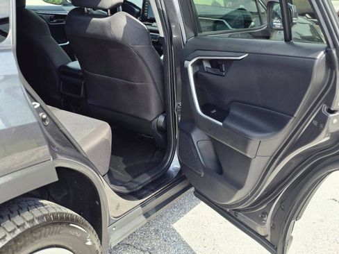 Used 2021 Toyota RAV4 LE AWD/4WD image 38