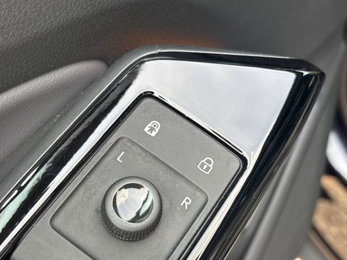 Used 2024 Volkswagen ID.4 S image 54