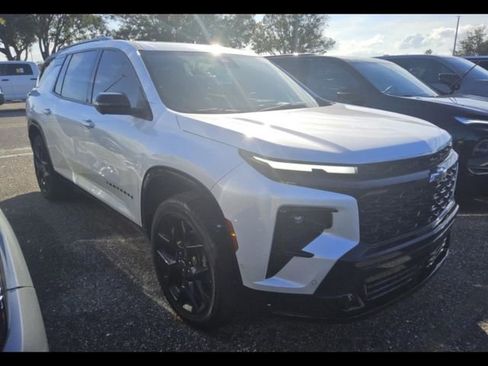 Used 2024 Chevrolet Traverse RS image 2