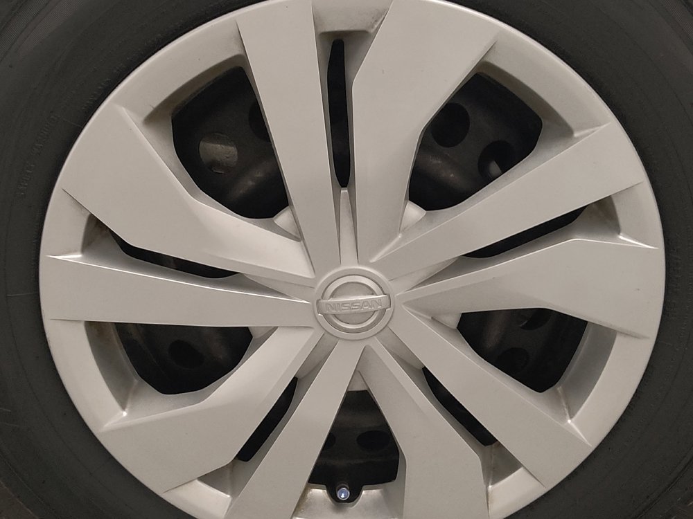 Used 2021 Nissan Versa S FWD image 31