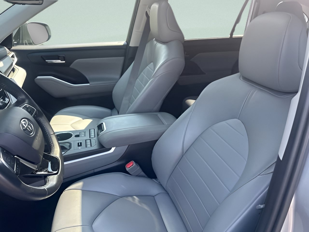 Used 2021 Toyota Highlander XLE AWD/4WD image 15