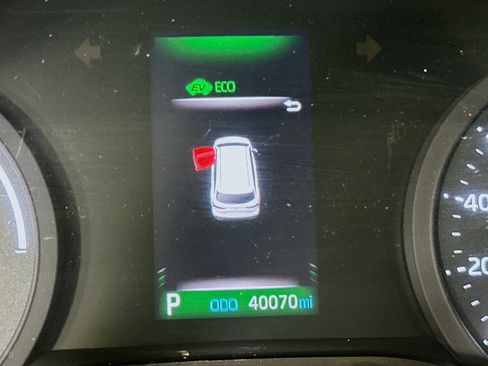 Used 2024 Toyota Sienna LE image 19