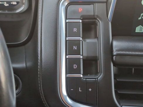 Certified 2022 Chevrolet Suburban Z71 w/ Luxury Package AWD/4WD image 16