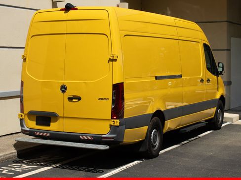 Used 2021 Mercedes-Benz Sprinter 2500 image 7