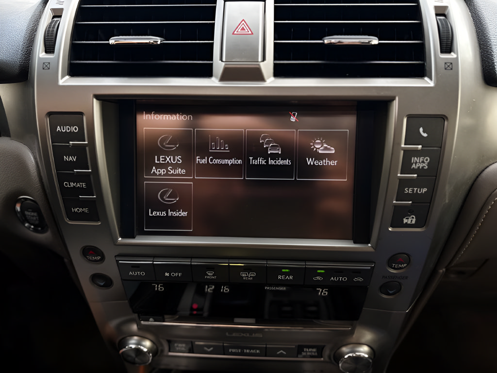 Used 2017 Lexus GX 460 Luxury w/ Preferred Accessory Package AWD/4WD image 8