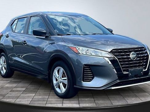 Used 2021 Nissan Kicks S FWD image 3