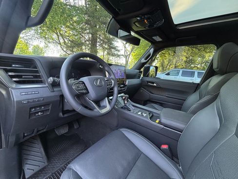 Used 2026 Lexus GX 550 w/ Accessory Package (2T) AWD/4WD image 10
