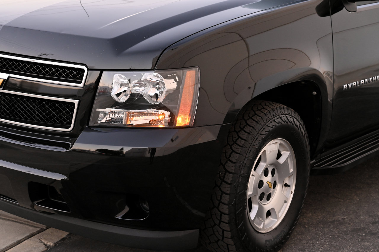 Used 2011 Chevrolet Avalanche LS RWD image 21