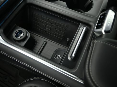 New 2025 Ford Expedition Platinum w/ Stealth Performance Package image 17