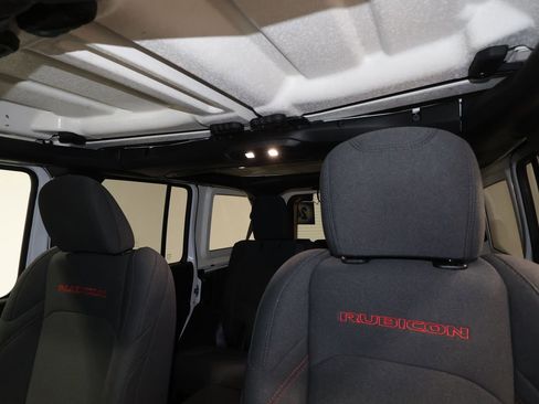 Used 2024 Jeep Wrangler Unlimited Rubicon image 17