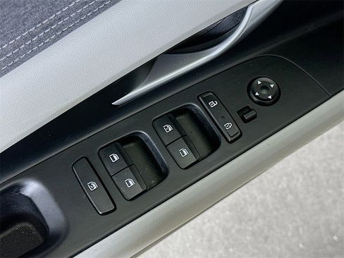 Used 2023 Hyundai Elantra Limited image 20