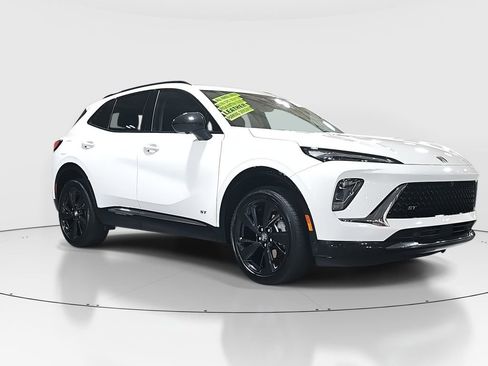 Used 2025 Buick Envision Sport Touring image 3