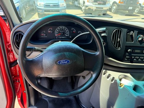 Used 2002 Ford E-350 and Econoline 350 Super Duty RWD image 10