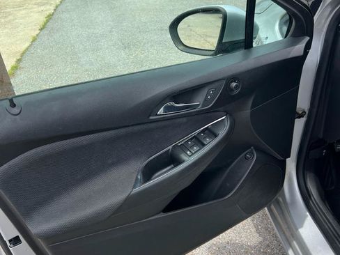 Used 2019 Chevrolet Cruze LS FWD image 12