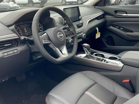 New 2025 Nissan Altima 2.5 SR image 32