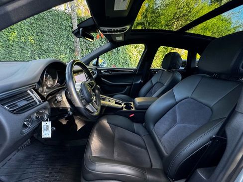 Used 2021 Porsche Macan image 11