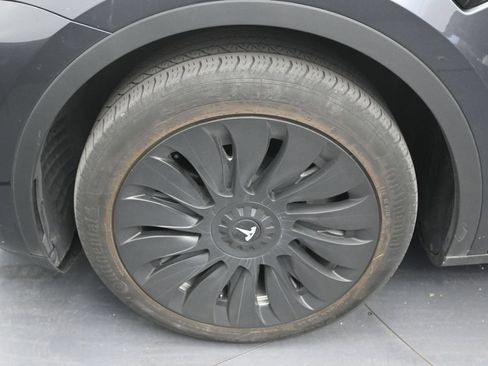 Used 2024 Tesla Model Y Long Range AWD/4WD image 9