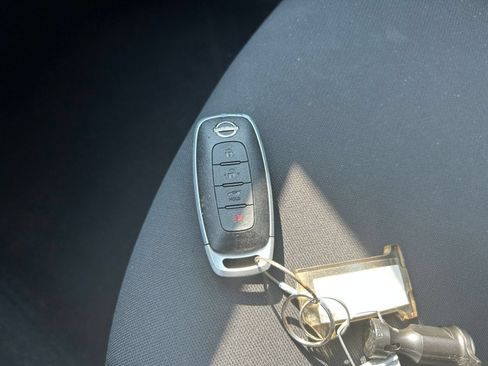 Used 2025 Nissan Sentra SV FWD image 15