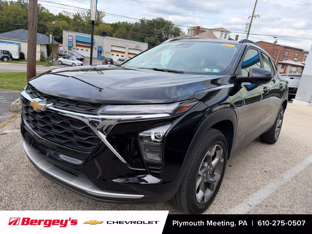 Used 2024 Chevrolet Trax LT w/ Driver Confidence Package FWD image 6