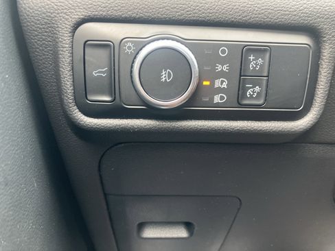 Used 2024 Ford Explorer XLT w/ Equipment Group 202A AWD/4WD image 21