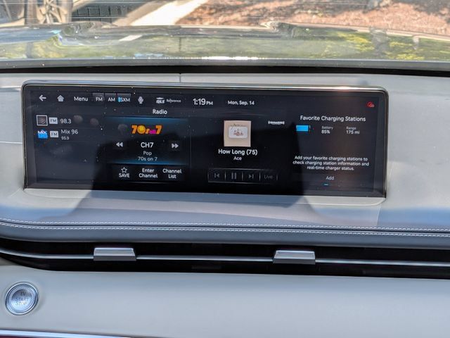 Used 2025 Genesis Electrified GV70 w/ Prestige Package AWD/4WD image 18