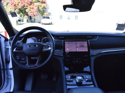 Used 2025 Jeep Grand Cherokee Summit image 33