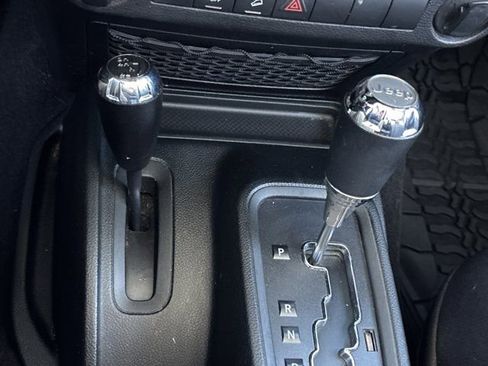 Used 2018 Jeep Wrangler Unlimited Sport w/ Connectivity Group image 29