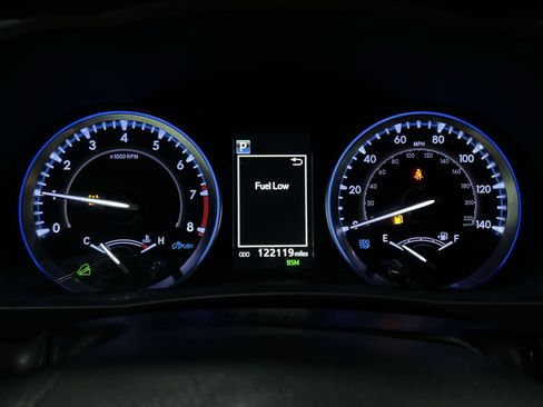 Used 2019 Toyota Highlander XLE AWD/4WD image 30