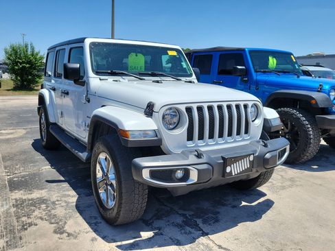 Used 2019 Jeep Wrangler Unlimited Sahara AWD/4WD image 6