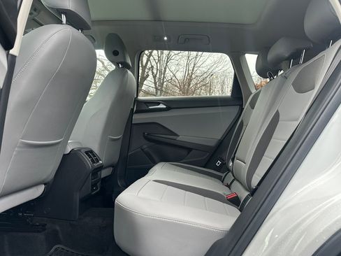 Used 2023 Volkswagen Taos SE w/ Panoramic Sunroof Package image 14