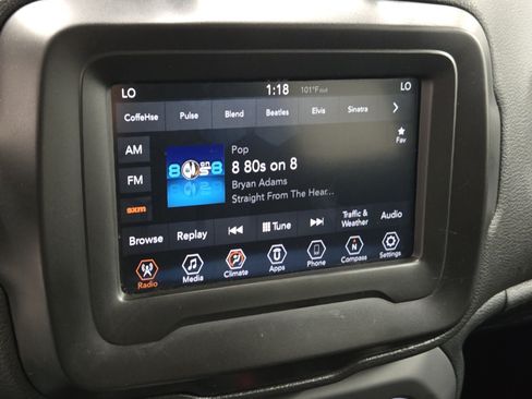 Used 2018 Jeep Renegade Latitude FWD image 17